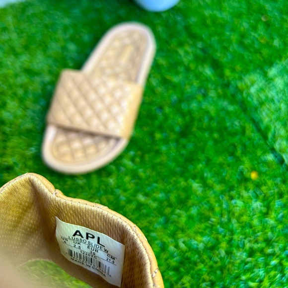 APL Lusso Quilted Slide clay Sandals womens 5 Rose Dust - Picture 15 of 16